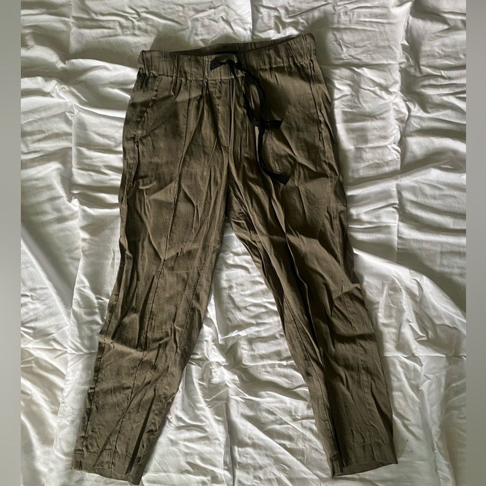 Aritzia- Babaton linen elastic waist cropped pant- taper leg. Olive colour  sz s